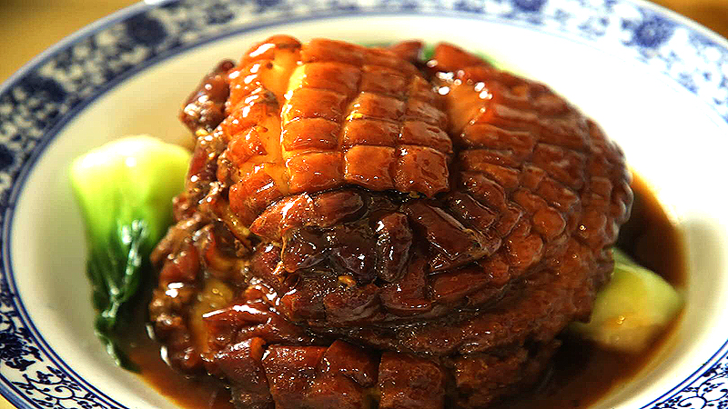 分享人:林茂永/红军食堂(黔厨职校) 菜名:黔厨樱桃蹄膀 主料:猪前膀